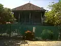 Balai-Bini-Haus mit vier Säulen im Dorf Pamangkih
