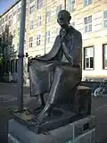 Albertus Magnus vor der Uni Köln