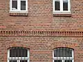 Backstein-Sägezahnfries, 19. Jahrhundert (Göttingen, Düsere Straße 20a)