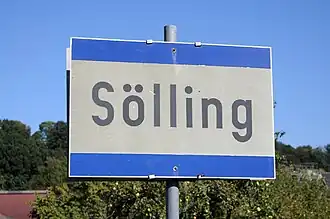Ortstafel im alten Design in Sölling