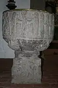Kreuzigung auf der Kuppa und Drachen auf dem Sockel