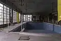 Leerstehendes Schwimmbad von 1932 im Art déco