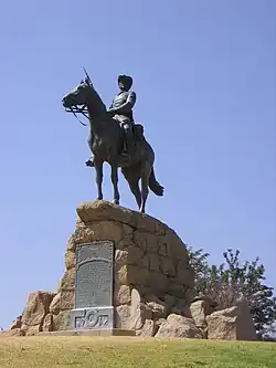 Südwester Reiter, offiziell „Reiter­denk­mal“ genannt, vor dem Umzug in die Alte Feste (2005)