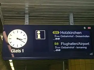 Ehemaliger TFT-Zugzielanzeiger im Stammstreckentunnel