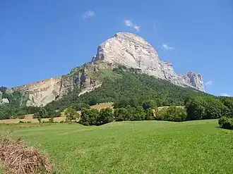 Blick von Saint-Pancrasse zum 2062 m hohen Dent de Crolles