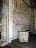 Romanischer Taufstein und gotische Wandmalereien