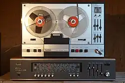 HiFi-Anlage von 1971: Receiver Studio&nbsp;8035 und Vierspur-Tonbandgerät TG&nbsp;543[12]