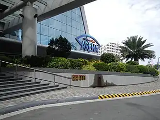 Außenansicht der Mall of Asia Arena im Februar 2014