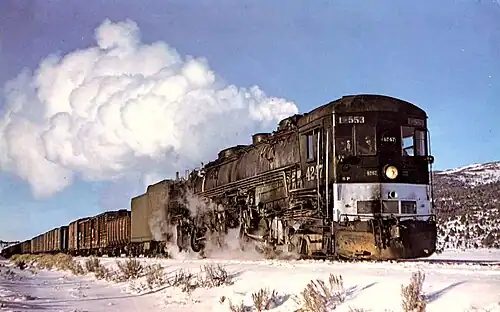 AC-11 4247 mit Güterzug nördlich von Madeline in Kalifornien (1956)