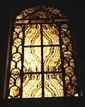 Fenster mit Alabaster­füllung im Schiff der Basilika