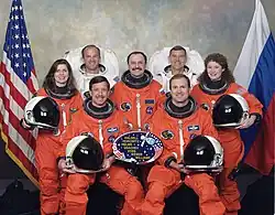 v. l. n. r. vorne: Scott Horowitz, James Halsell; hinten: Mary Weber, Jeffrey Williams, Juri Ussatschow, James Voss, Susan Helms