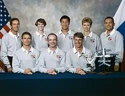 v.&nbsp;l.&nbsp;n.&nbsp;r. Jean-Francois Clervoy, Jerry Linenger, Eileen Collins, Charles Precourt, Edward Tsang Lu, Michael Foale, Jelena Kondakowa, Carlos Noriega