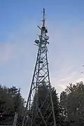 Freistehender Stahlturm östlich des Sendemastes