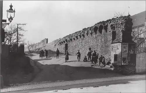 Zugemauerte Reste des Neutors 1910 (vgl. mit Foto ganz oben rechts)