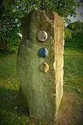 Steinskulptur, Joan Thimmel, TOUN und Andres Medl, 2008, Udelfanger Sandstein, 3½ Tonnen schwer, 2&nbsp;m hoch
