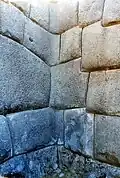 „Richtungsänderung“ innerhalb einer Mauer