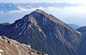 Saile vom Ampferstein gesehen. Im Hintergrund das Inntal bei Innsbruck und das Karwendel