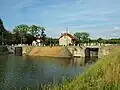 Mündung des Kanals (rechts) in den Canal des Ardennes