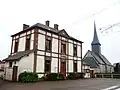 Mairie und Kirche Saint-Julien