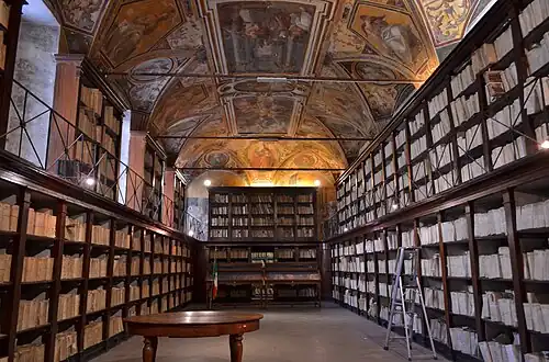 Kapitelsaal mit Decke von Belisario Corenzio (Anf. d. 17. Jhd.s) (Staatsarchiv)