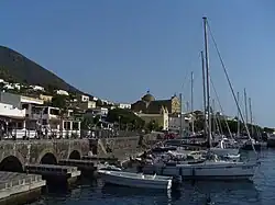 Hafen in Santa Marina Salina