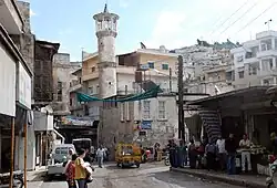 Marktviertel im Altstadtzentrum mit dem Minarett der Großen Moschee