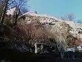 Mittelalterliche Wehrmauer vom Nonnberg auf die Festung Hohensalzburg