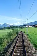 Gleisbogen in Altmünster, links im Hintergrund der Erlakogel