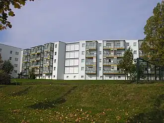 Sanierte und zurückgebaute Plattenbauten auf der Pörlitzer Höhe