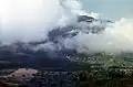 Der Sapitwa-Gipfel des Mulanje-Massivs von der Südwestkante des Lichenya-Plateaus her gesehen (so gut wie nie ohne Wolken zu sehen)