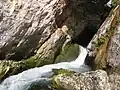 Austritt des Wasserfalles aus der Kalksteinhöhle