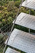Stufen mit Stifterplaketten