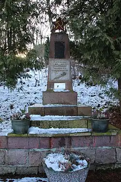 Obelisk zum Gedenken an Häftlinge des KZ Flossenbürg auf dem Alten Friedhof in Schönheide