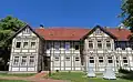 Gemeindehaus und Kriegerdenkmal