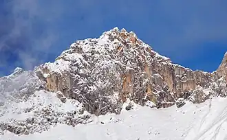 Scharnitzspitze Südwand, mit der östlichen Wangscharte (rechts)