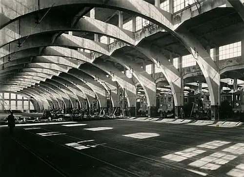 Dk 419, Dk 408, Dk 435 und Ds 173 (v.&nbsp;r.&nbsp;n.&nbsp;l.) in der Schiebenbühnenhalle (etwa 1930)