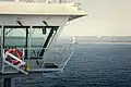 Schiffsbrücke mit dem Leuchtturm Friedrichsort im Hintergrund