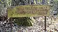 Schild beim Rastplatz Predigerstuhl an der Einmündung der Liechtensteinstraße aus Perchtoldsdorf in die Höhenstraße aus Gießhübl (und weiter Richtung Sulz im Wienerwald)