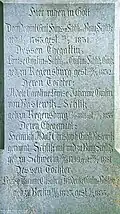 Grabmal verschiedener Besitzer der Anlage auf dem Friedhof von Hohen Demzin