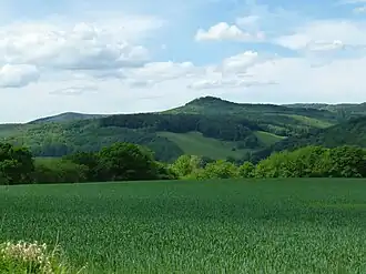 Der Schloßberg von Osten aus gesehen