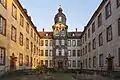 Portal und Hof