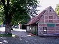 Nebengebäude und Hof