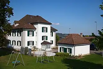 Schulhaus und Waschhaus im September 2020