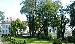 Schloss und Park von Norden gesehen.