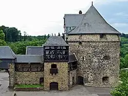 Im Batterieturm von Schloss Burg befindet sich die Gedenkstätte des Deutschen Ostens.[45]