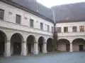 Der Arkadenhof nach Südwesten