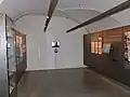 Im ehemaligen Auskleideraum werden heute die Themen „Täter und Opfer“ sowie "Widerstand" behandelt.