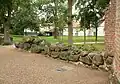 Wieder hergestelltes Feldsteinfundament am Amtsturm