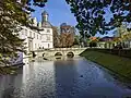 Gräfte mit Schlossbrücke