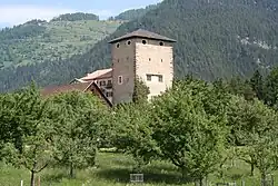 Schloss Rietberg, Graubünden, Turm mit Ochsen­augen des 17.&nbsp;Jhd.